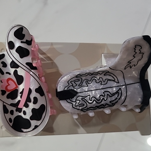 🔹️Piper K🔹️ Cowboy Boots And Guitar Hair Clips NWT Set Of 2 - Picture 2 of 4